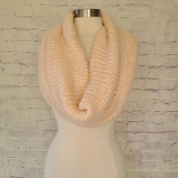 LOFT Accessories - LOFT Blush Pink Peach Sweater Knit Circle Infinity Scarf